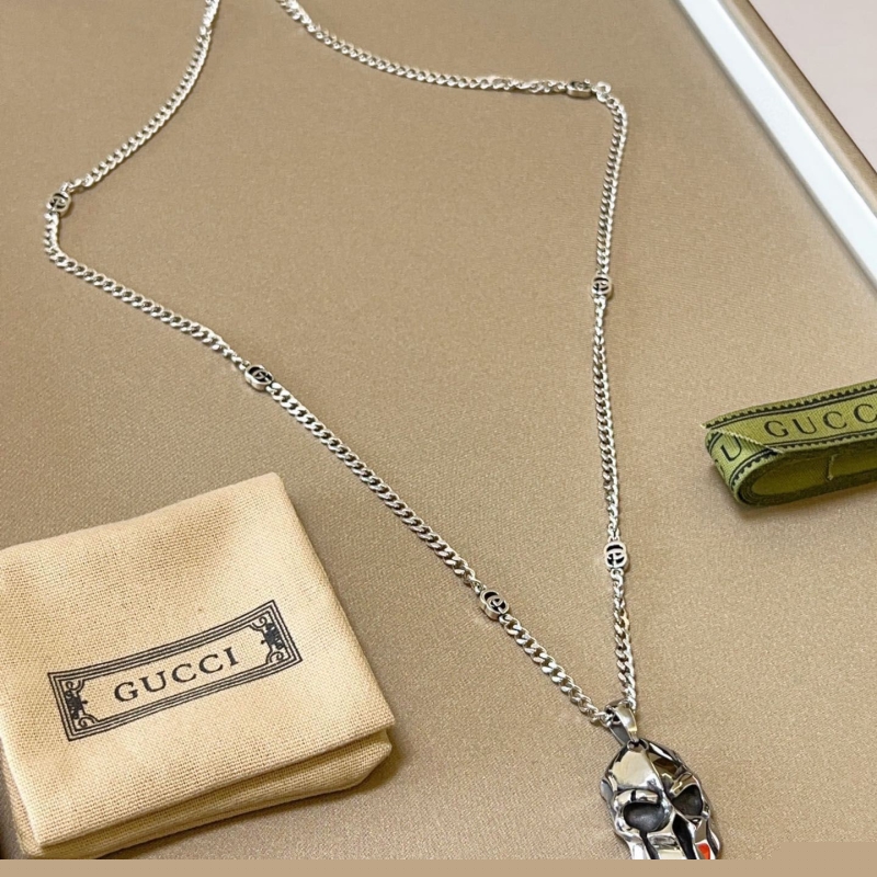 G*u*i necklaces